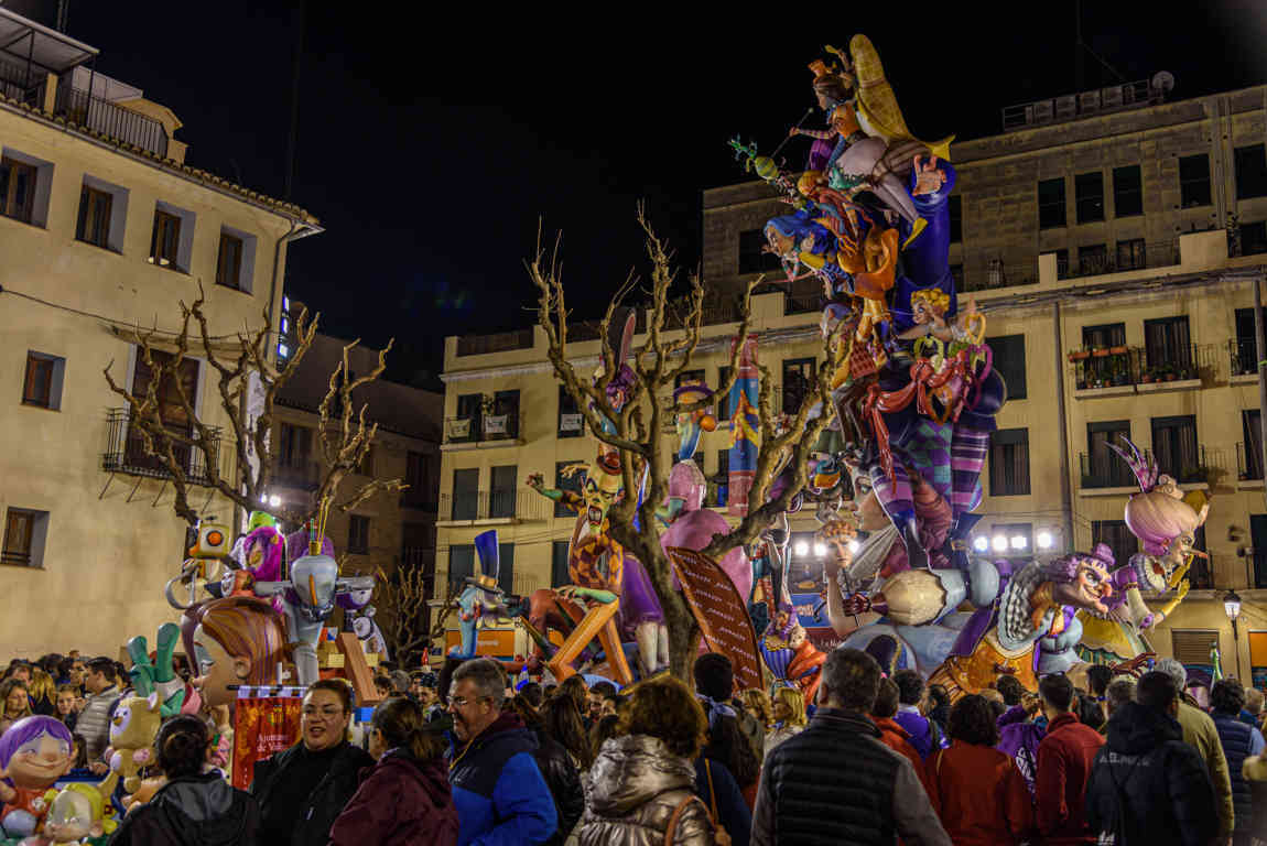 Valencia - fallas 2023 - 2 premio - falla plaza del Pilar - We will survive 16.jpg